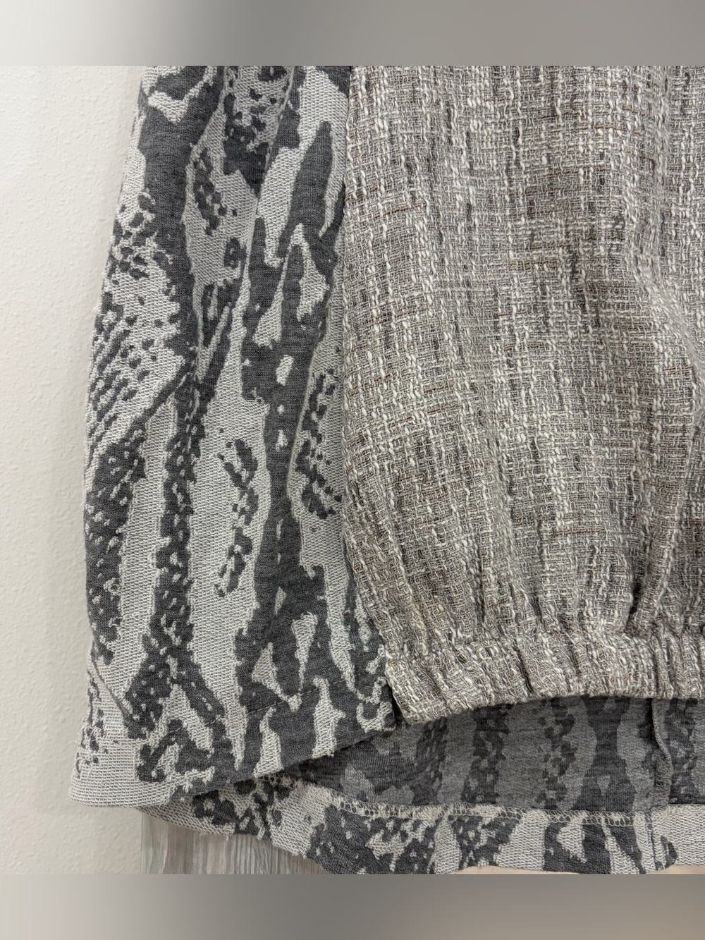 Anthropologie Akemi + Kin Marietta Mixed Media Snake Print Bubble Hem Top XS - Picture 5 of 7